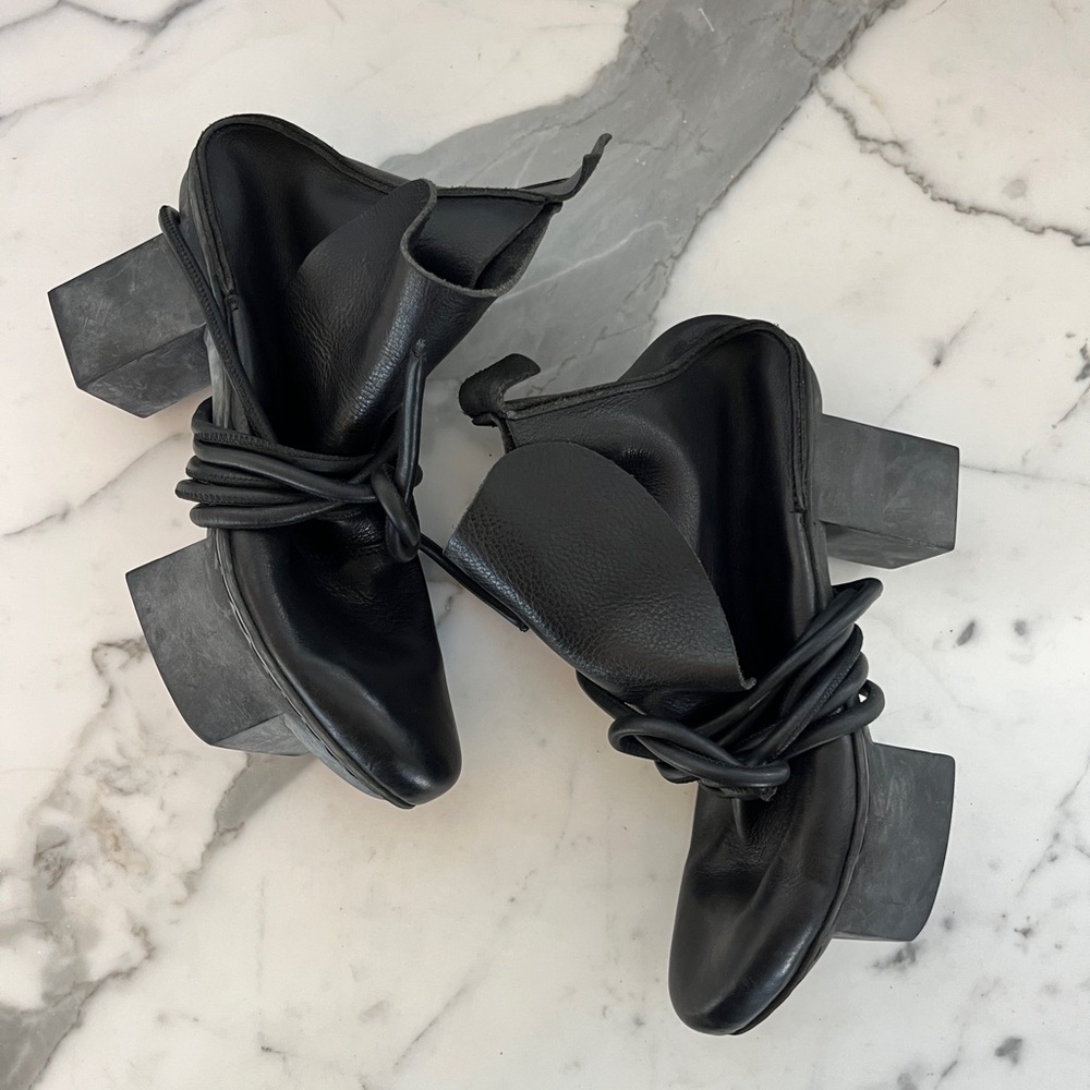 Black leather Trippen boot 10-11 woman’s wrap platform Japanese
